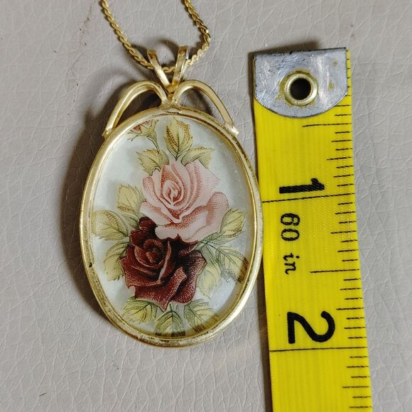 Roses Pendant Necklace 29 Inch Vintage Flowers Oval Pink Red Gold Tone Frame - Picture 4 of 10